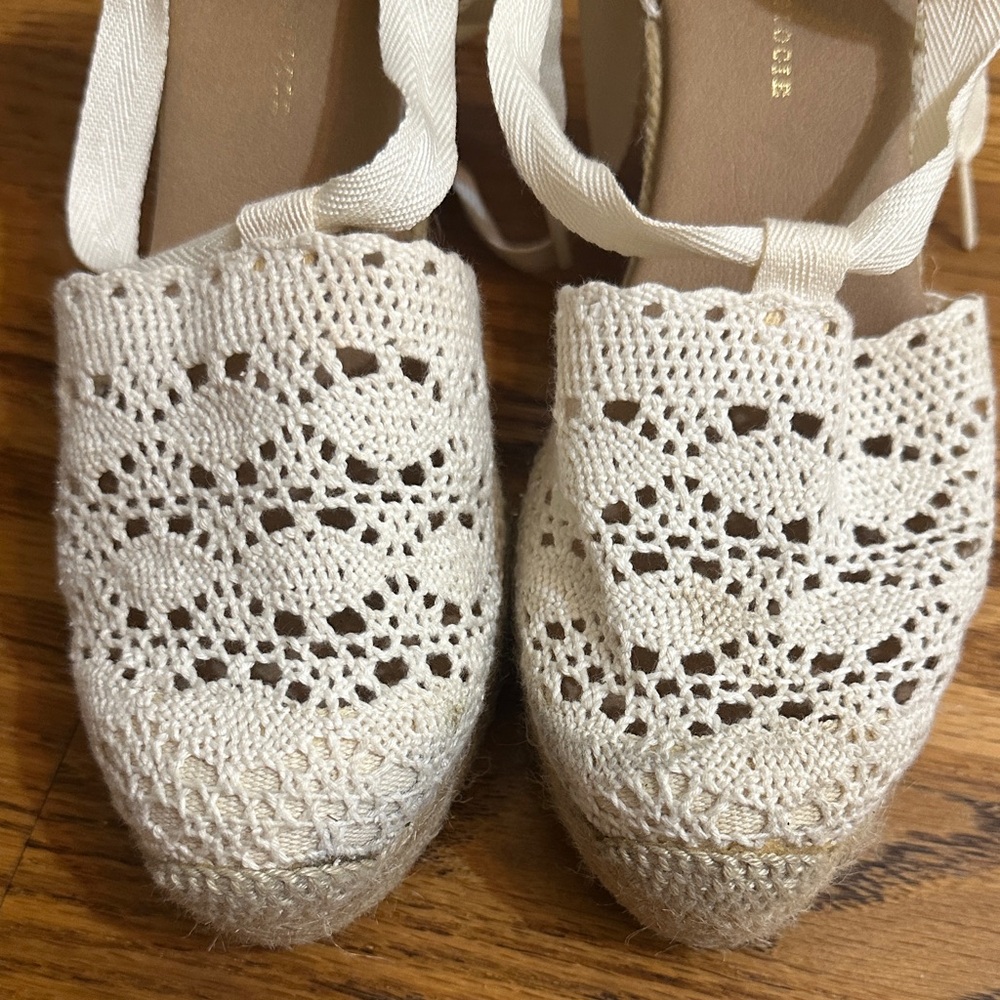 🛍️SALE🛍️ Anthropologie Emmylou Cream Crochet Lace-Up Wedge Espadrilles - Picture 5 of 7